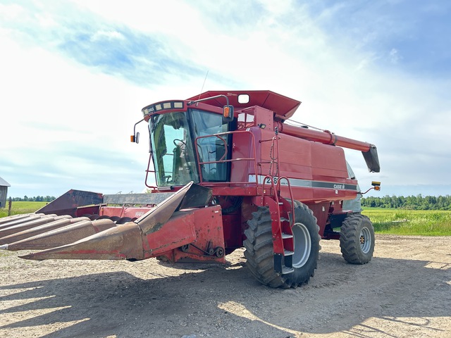 2001 Case IH 2388 4x4 Combine Harvester 2001 Case IH 2388 4x4 Combine Harvester