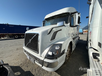 2018 Volvo VNL730 6x4 Ciągnik siodłowy T/A z kabiną sypialną