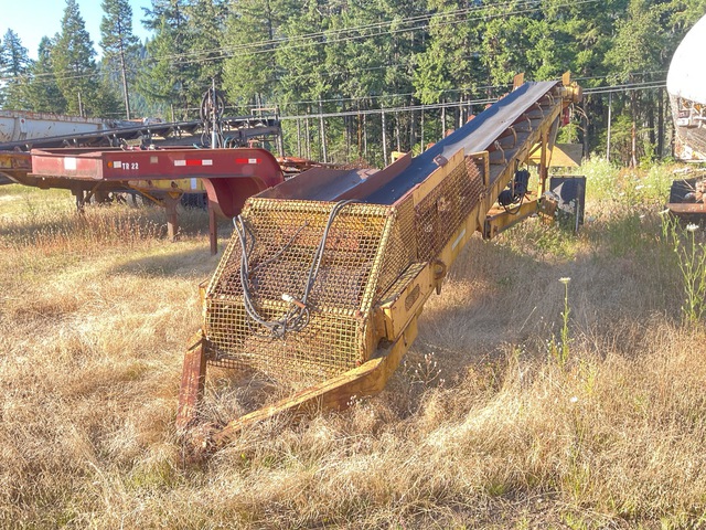 Lippman 30 in x 39 ft Portable Transfer Conveyor