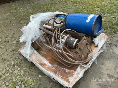 Quantity of (1) Sand Blaster & (1) Graco Paint Sprayer Sand Blaster