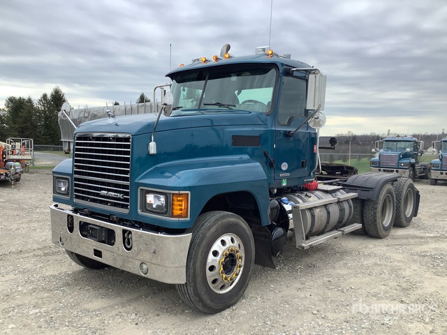 2020 Mack Pinnacle 6x4 T/A Day Cab Truck Tractor