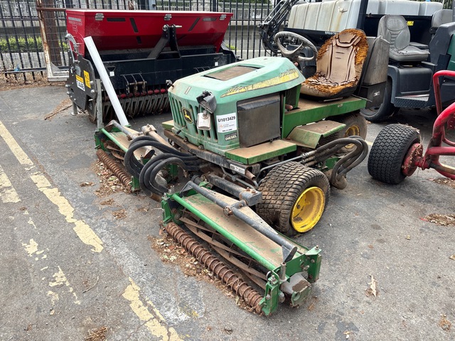 John Deere 2653A Ride-On Greens Mower (Inoperable)