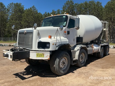 2005 International 5500i 8x4 Twin-Steer Mixer Truck