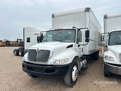 2018 International 4300 4x2 バントラック