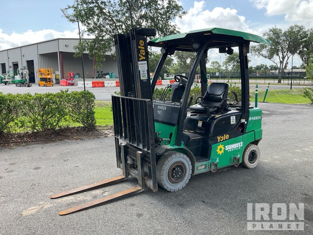 2016 Yale GTP050LXNDAE087 4750 lb Pneumatic Tire Forklift