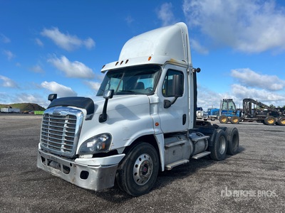 2014 Freightliner Cascadia 125 6x4 T/A Day Cab Truck Tractor