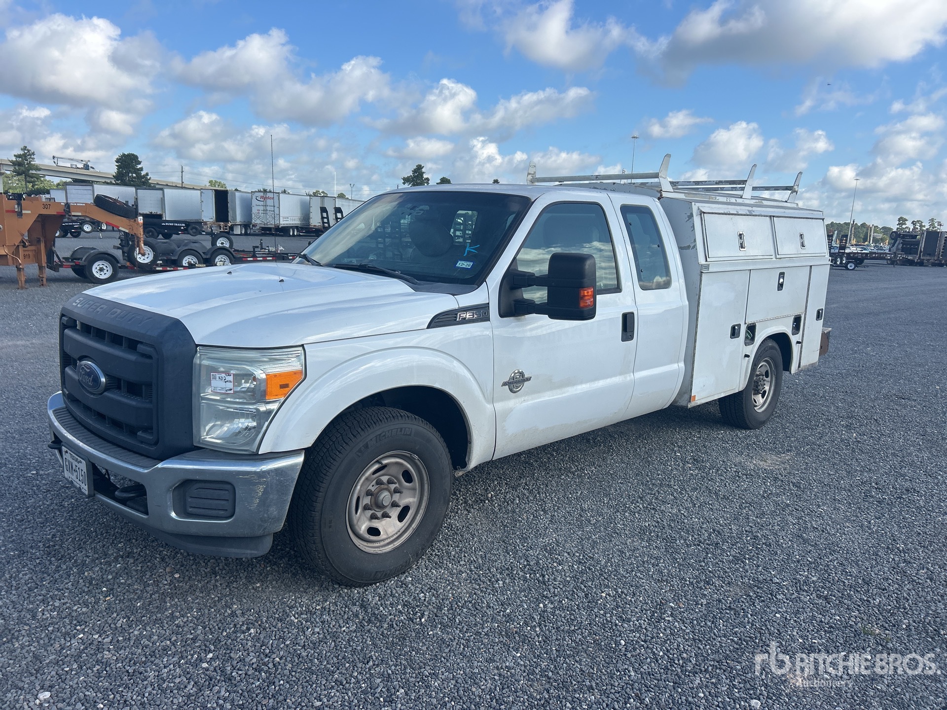 2015 Ford F-350 XL 4x2 Extended Cab Utility Truck (Inoperable)