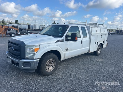 2015 Ford F-350 XL 4x2 Extended Cab Utility Truck