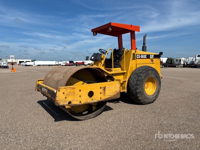 1996 Cat CS-563C Walzenzug mit Glattmantelbandage