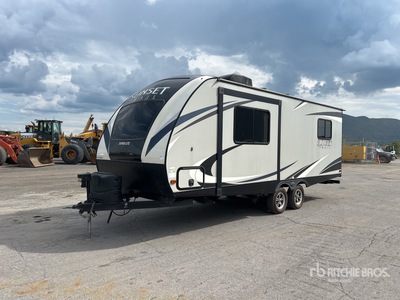2018 Crossroad Sunset Trail T/A Travel Trailer