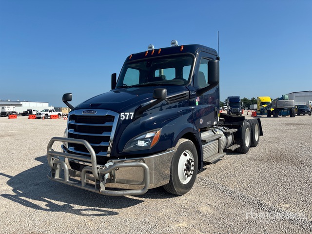 2020 Freightliner Cascadia 126 6x4 T/A Day Cab Truck Tractor