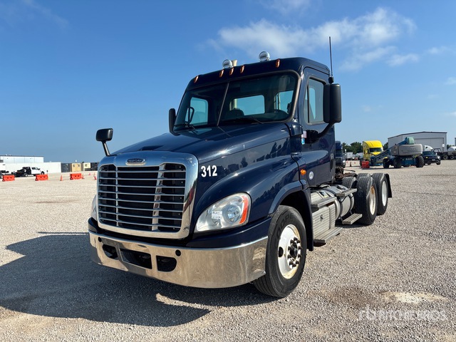 2018 Freightliner Cascadia 125 6x4 T/A Day Cab Truck Tractor
