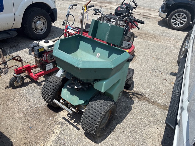 Permagreen 711 Triumph 4x2 Sprayer Self-Propelled Fertilizer Spreader (Inoperable)