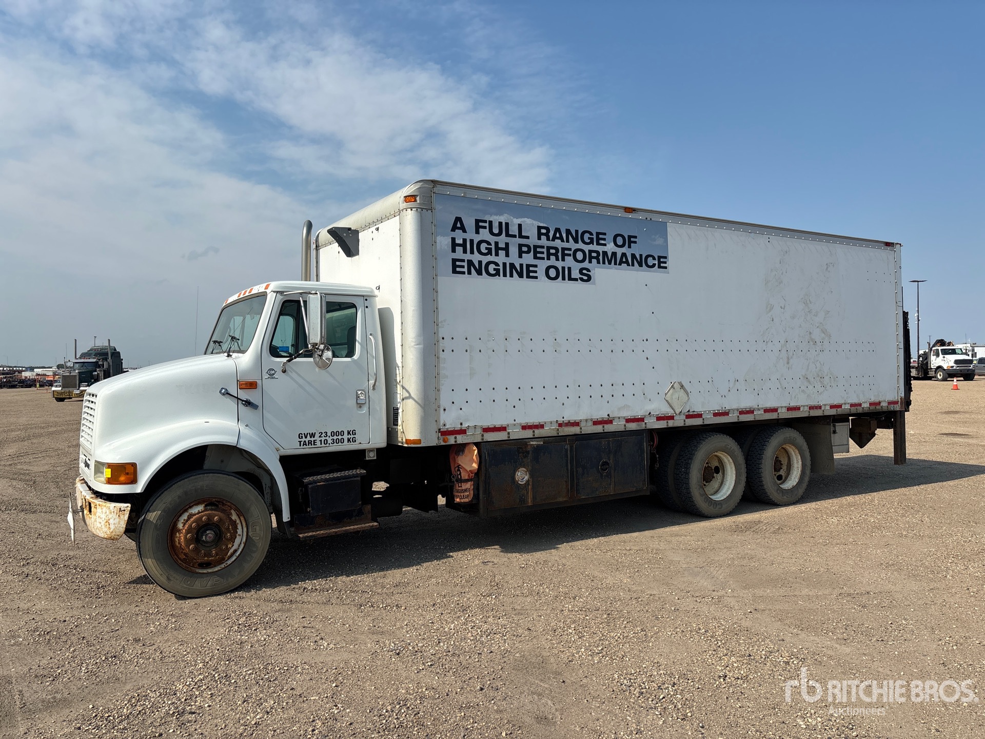 1999 International 8100 6x4 Van Truck