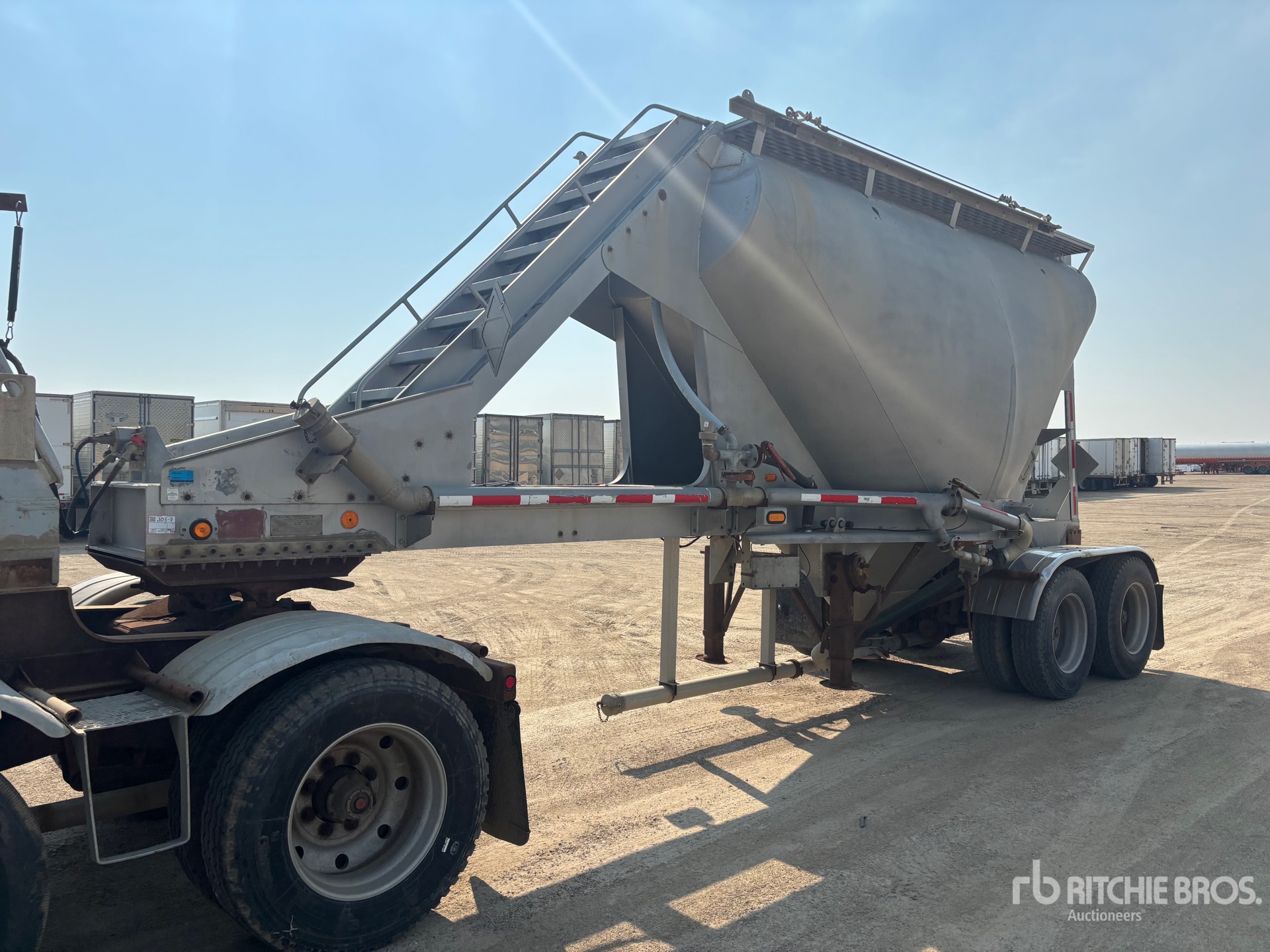 1989 Beall Super B-Train Pup Pneumatic Bulk Trailer