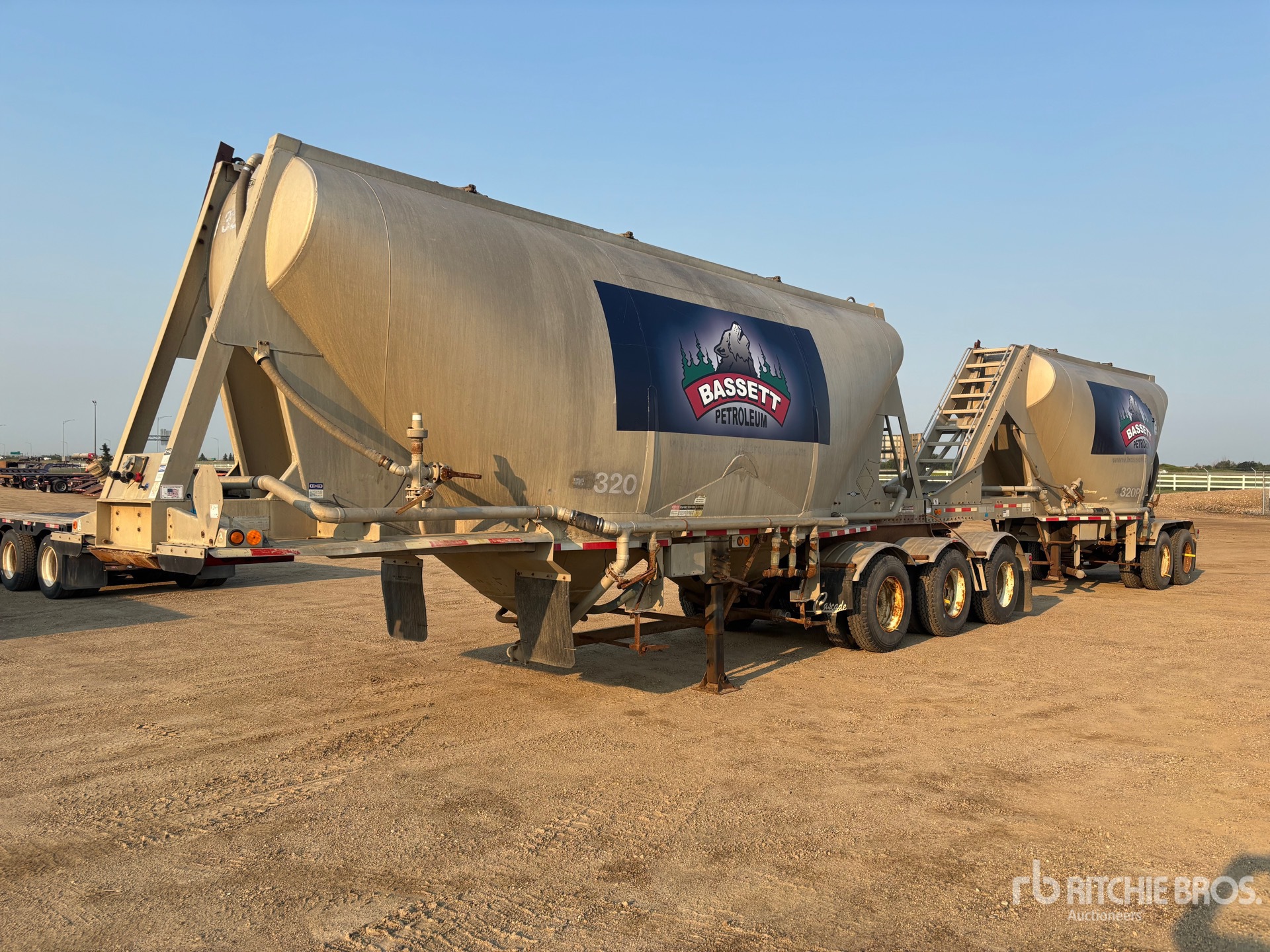 1994 Beall 1350 cft Super B-Train Lead Pneumatic Bulk Trailer