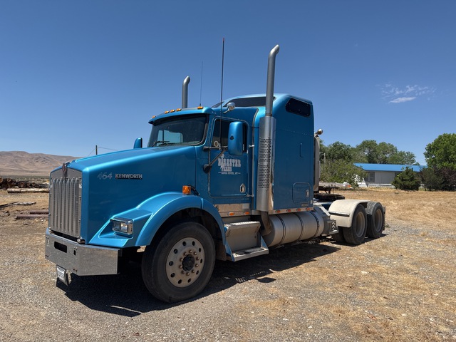 2002 Kenworth T800 6x4 T/A Sleeper Truck Tractor