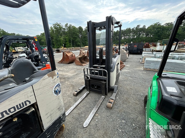 4500 lb Order Picker