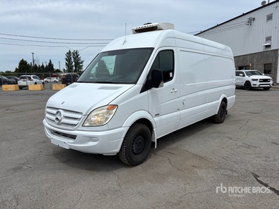 2010 Mercedes-Benz Sprinter 2500 4x2 冷蔵トラック
