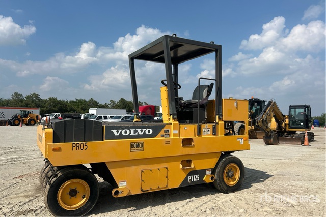 2016 Volvo PT125 9 Wheel Pneumatic Roller
