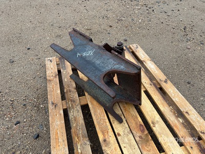 Custom Built Backhoe Adapter Plate ローダーバックホー　その他のアタッチメント