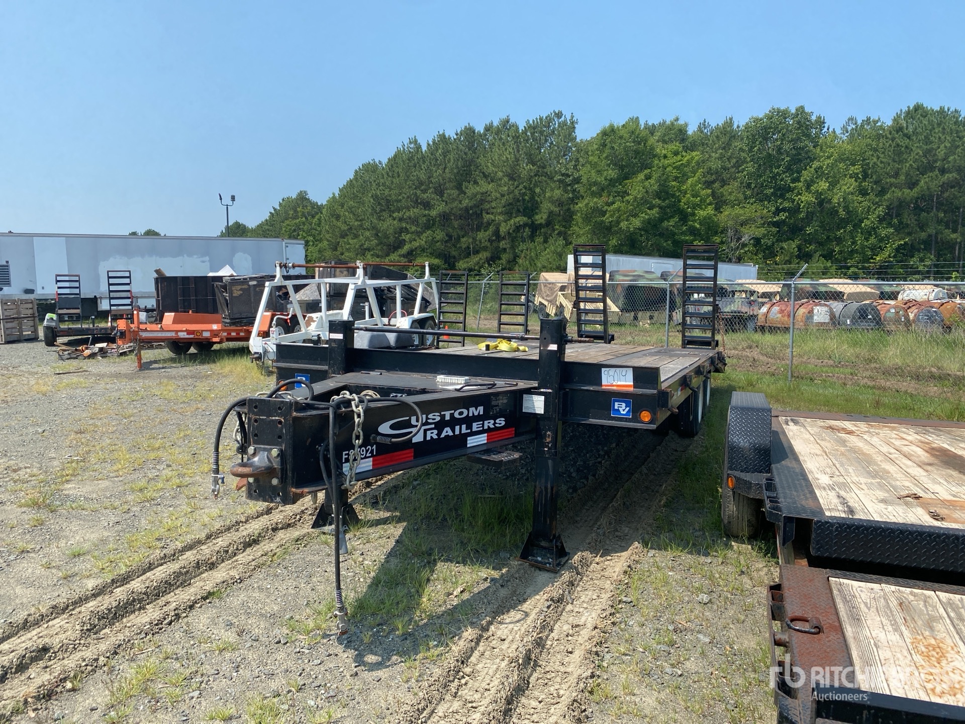 Lucon CT20T202ALP 26 ft T/A Equipment Trailer