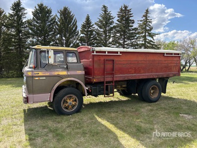 1976 Ford 750 4x2 Grain Truck