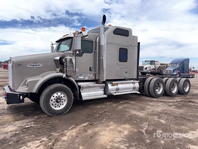 2010 Kenworth T800 8x6 Tri/A Sleeper Truck Tractor
