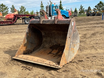 WBM 66 in Q/C Cleanup Excavator Bucket - Fits John Deere Class 250