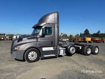2019 Freightliner Cascadia 126 8x4 Tri/A Day Cab Truck Tractor