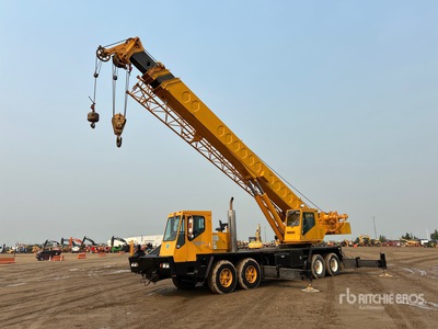 1990 Link-Belt HTC840 80000 lb 8x4 Hydraulic Truck Crane