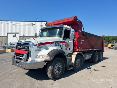 2009 Mack GU800 8x4 Twin-Steer T/A Camión dumper