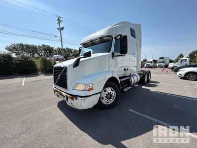 2017 Volvo VNM64T 6x4 Cabeza Tractora Cabina Dormitorio