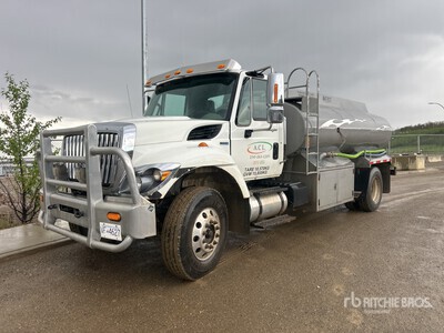 2013 International 7400 SFA 2200 L 4x2 Water Truck