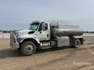 2013 International 7400 SFA 2200 L 4x2 Camion à eau