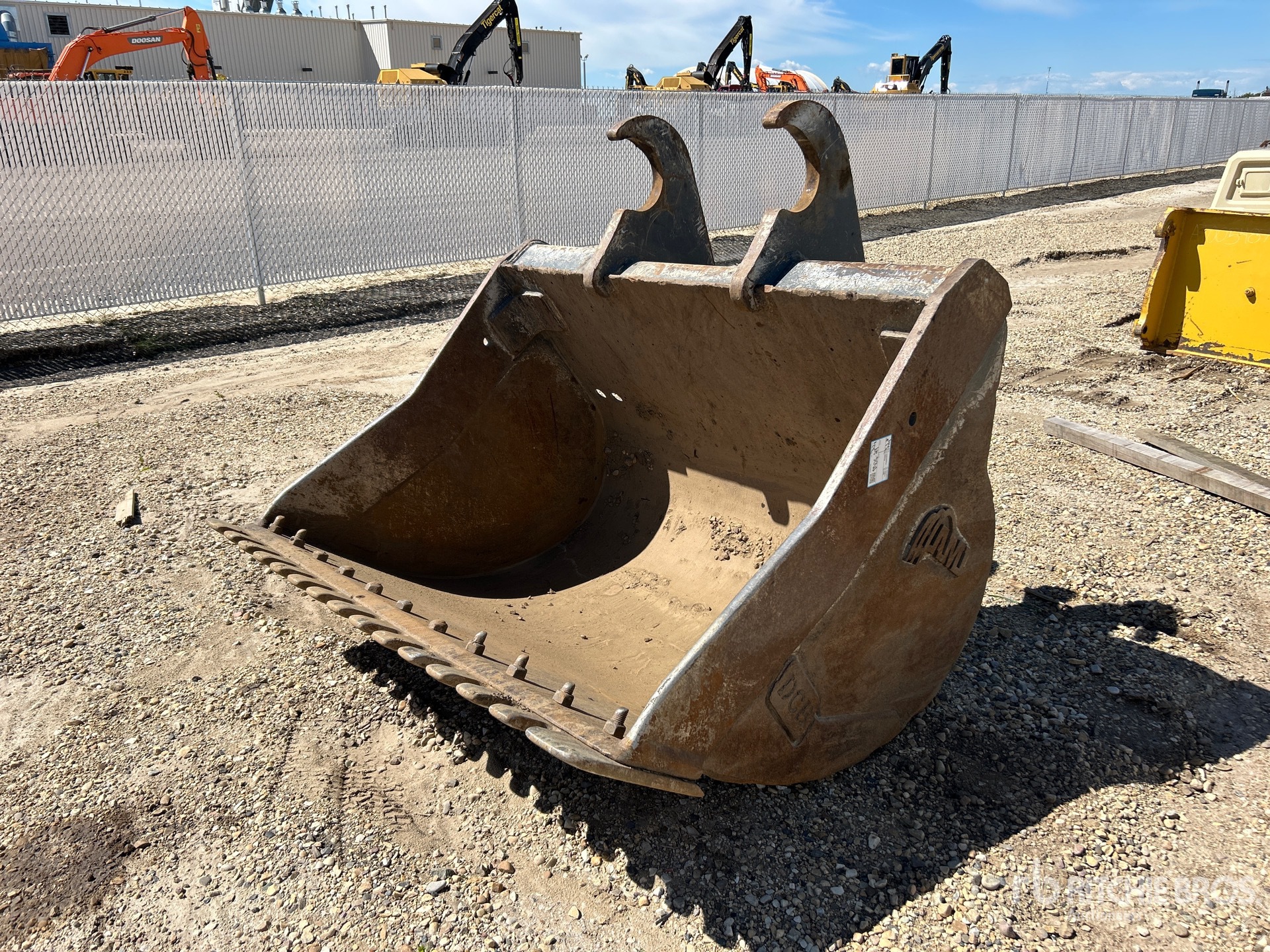 Rentco 66 in Q/C Cleanup Excavator Bucket - Fits Doosan DX255LC-5