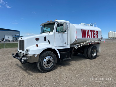 2002 Peterbilt 330 4x2 Camion cisterna de agua
