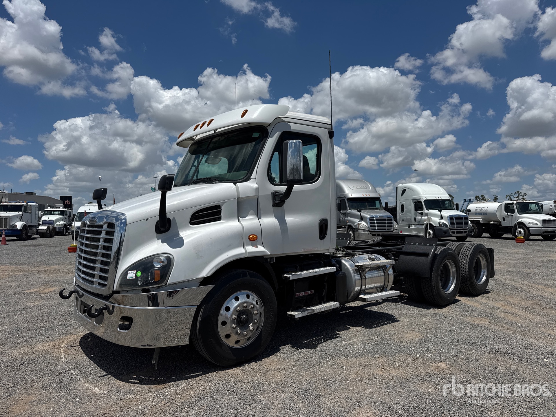 2019 Freightliner Cascadia 113 6x4 T/A Day Cab Truck Tractor