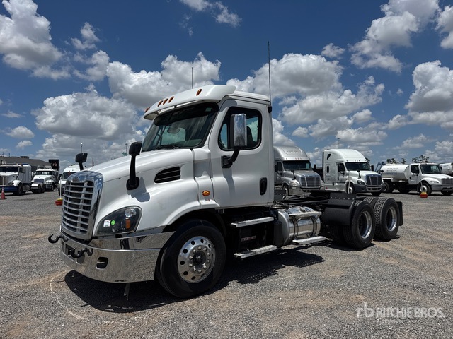 2019 Freightliner Cascadia 113 6x4 T/A Day Cab Truck Tractor