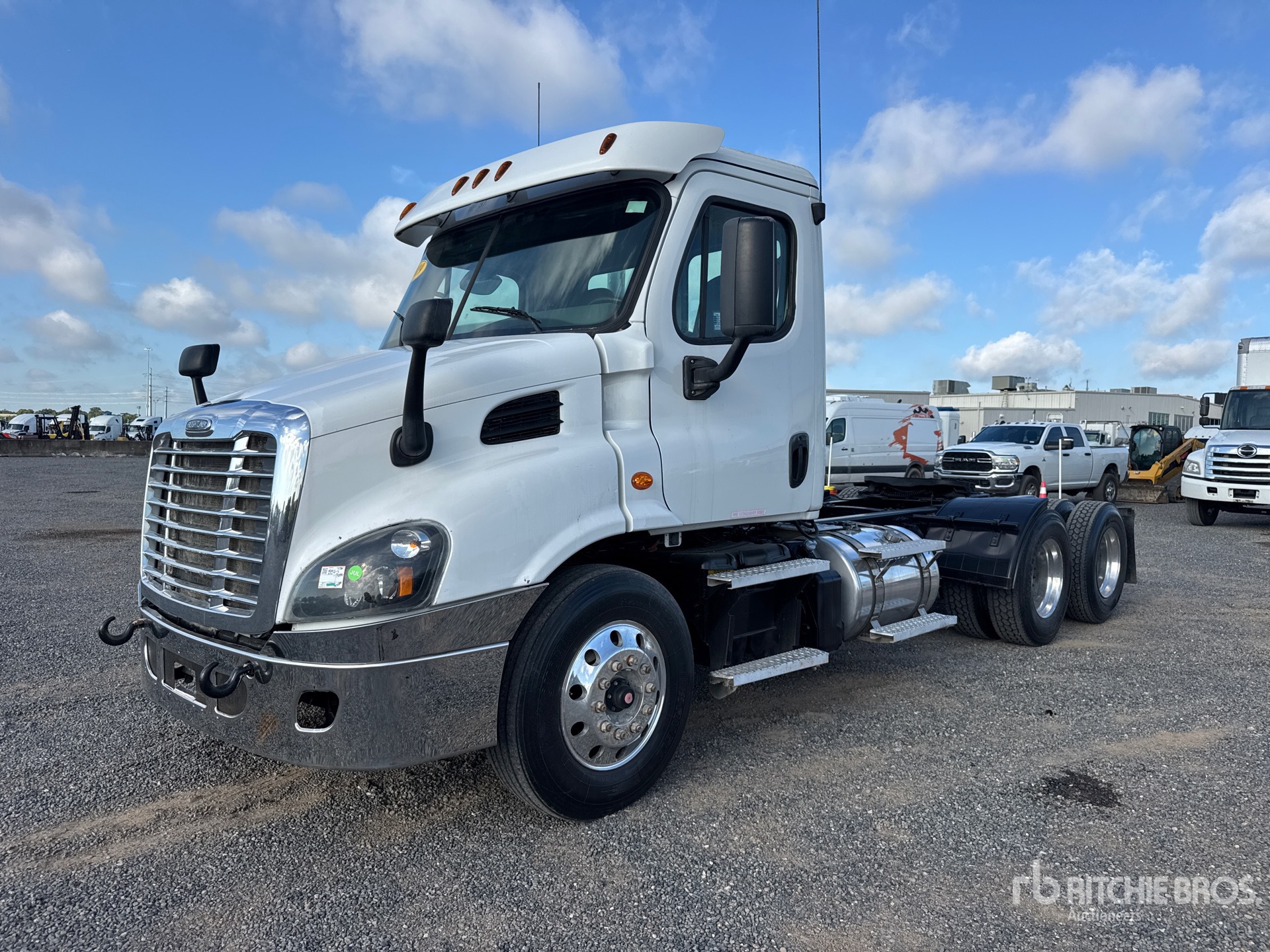 2019 Freightliner Cascadia 113 6x4 T/A Day Cab Truck Tractor