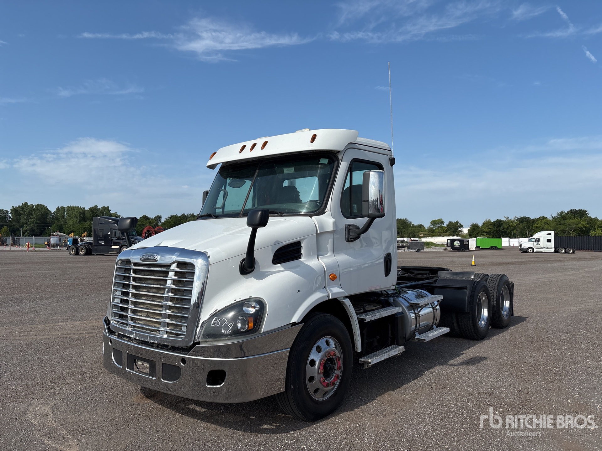 2019 Freightliner Cascadia 113 6x4 T/A Day Cab Truck Tractor