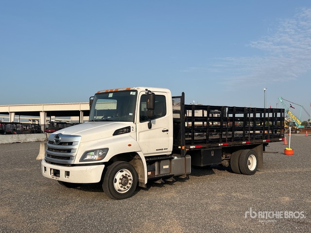 2016 Hino 268 4x2 Flatbed Truck