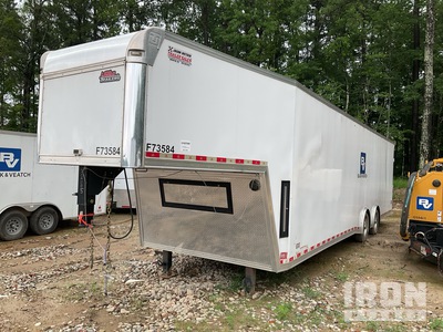 2022 United 32 ft T/A Enclosed Trailer