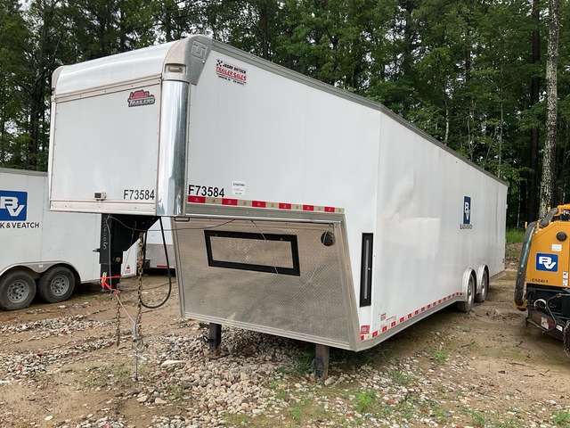 2022 United 32 ft T/A Enclosed Trailer