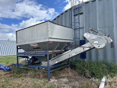 Adams W-10-813 10 ft x 8 ft Aluminum Hopper And Conveyor Varios equipamientos de agricultura