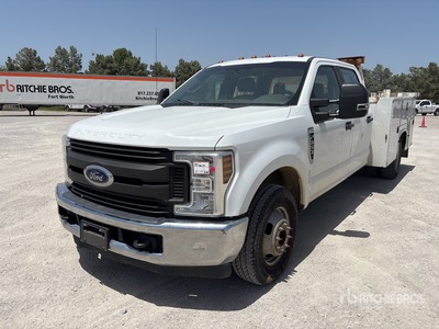 2019 Ford F-350 4x2 Crew Cab Utility Truck