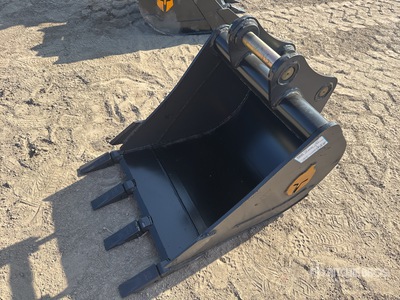 Trojan 24 in Digging Excavator Bucket - Fits 45mm Cat 305, 305.5 Komatsu PC45/50/55 Hyundai R55, Hitachi/Deere 50D/G Case, New Holland, Kobelco SK50 Bobcat E50/341/337 (Unused)
