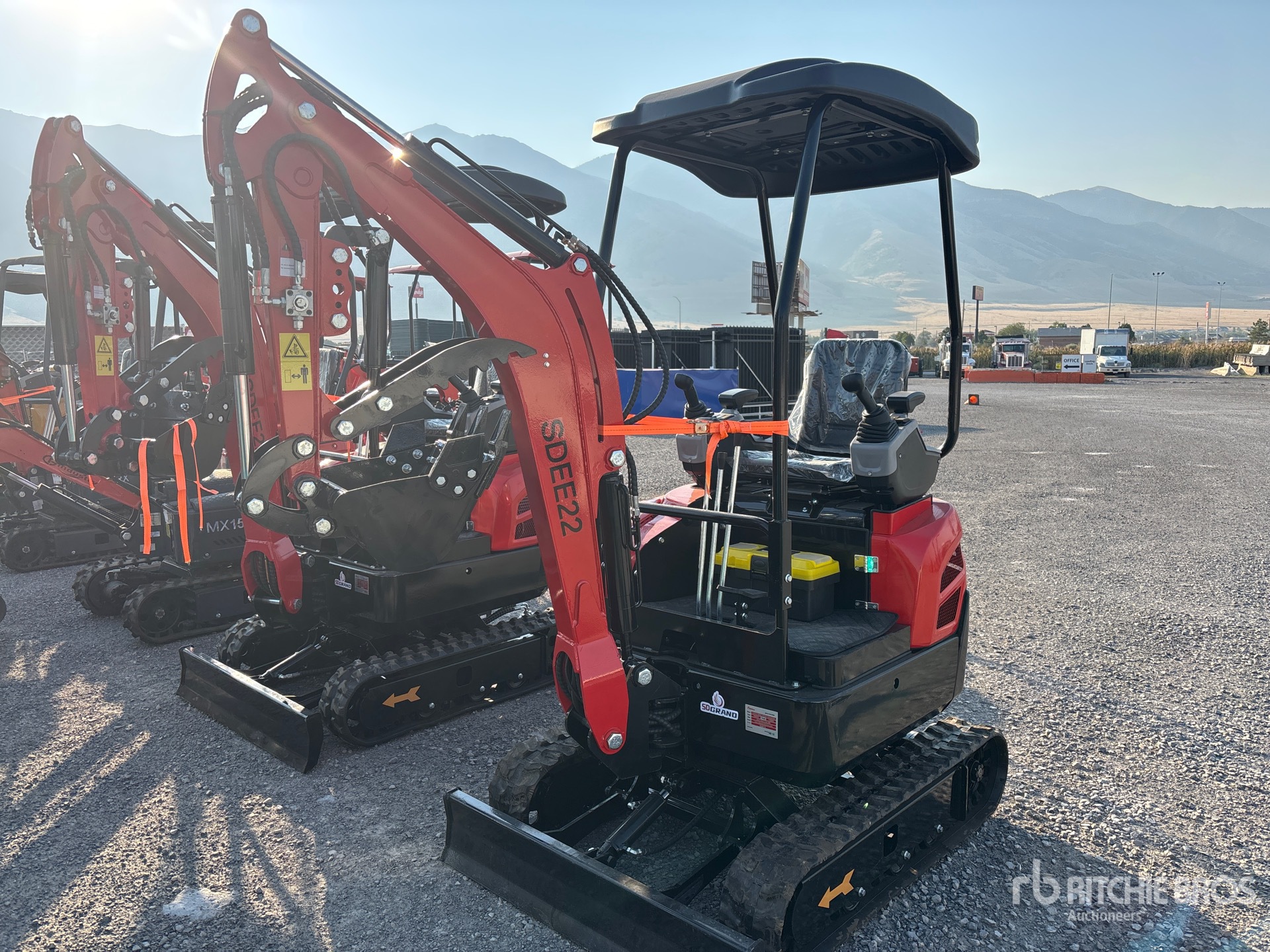 2026 SDEE22-RED Mini Excavator (Unused)