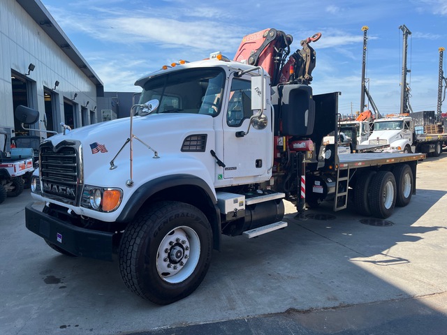 2007 Fassi F330D.24 Knuckle Boom on 2003 Mack CV713 Granite 6x4 Boom Truck