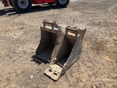 Quantity of (2) Digging 280mm & 450mm Excavator Bucket